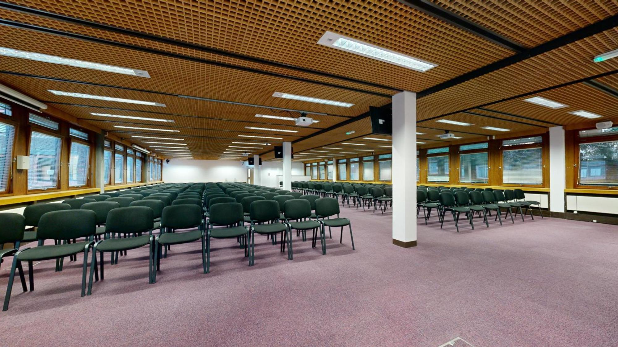 Yarnfield Park Training And Conference Centre Hotel Stone  Ngoại thất bức ảnh