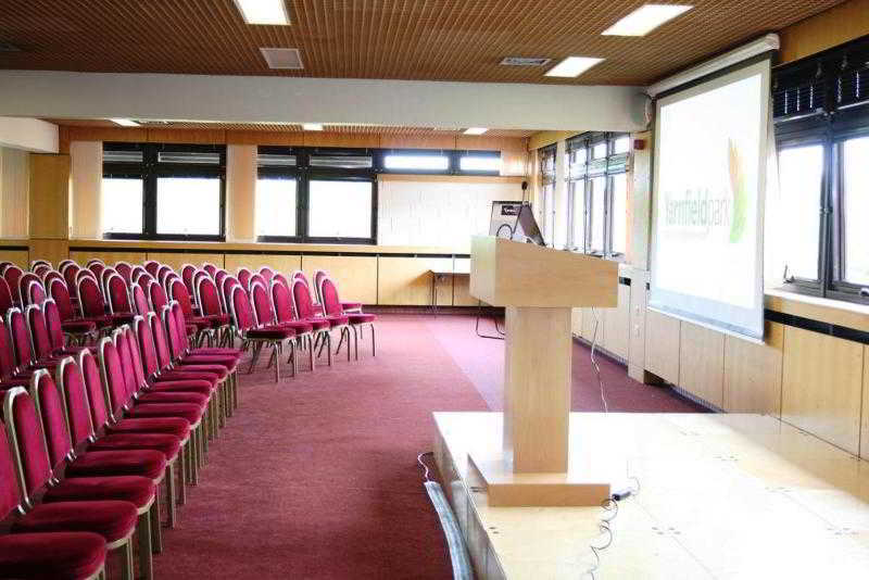 Yarnfield Park Training And Conference Centre Hotel Stone  Ngoại thất bức ảnh