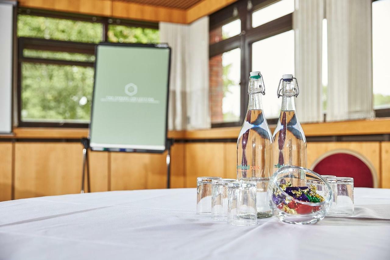 Yarnfield Park Training And Conference Centre Hotel Stone  Ngoại thất bức ảnh