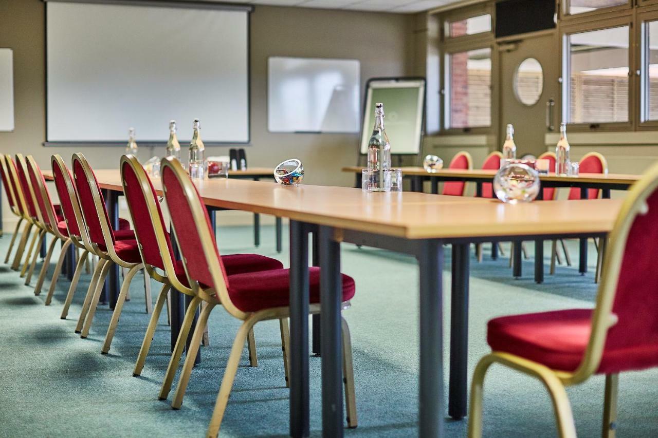Yarnfield Park Training And Conference Centre Hotel Stone  Ngoại thất bức ảnh