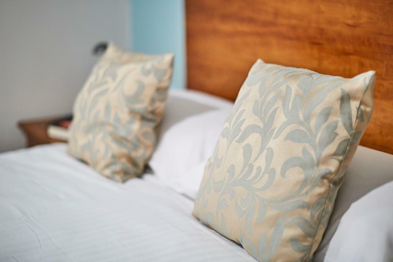 Yarnfield Park Training And Conference Centre Hotel Stone  Ngoại thất bức ảnh